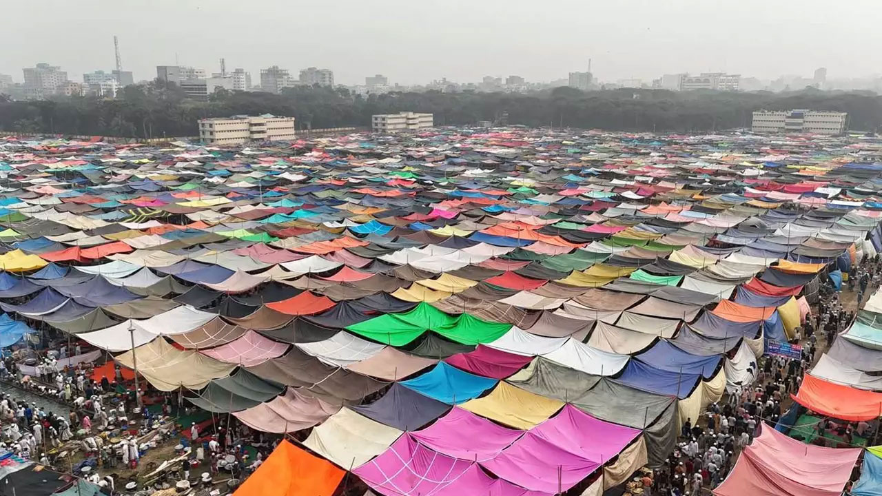 আজ দুপুর ১২টার মধ্যেই তৃতীয় ধাপের আখেরি মোনাজাত