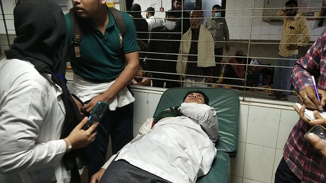 ম‍্যাটস শিক্ষার্থীদের লং মার্চ কর্মসূচিতে পুলিশের লাঠিচার্জ, আহত ১১